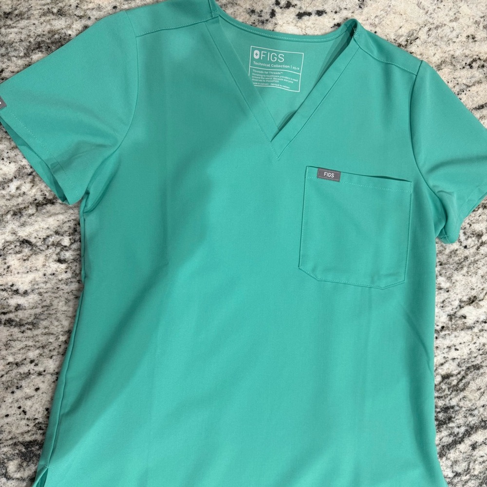 Figs surgical green scrubs set xsp top xsp bottoms